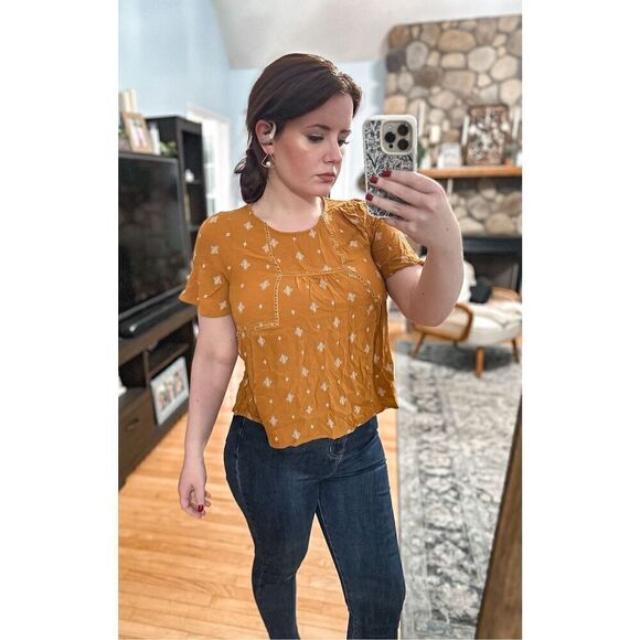 Eyeshadow Top  - Picture 1 of 9